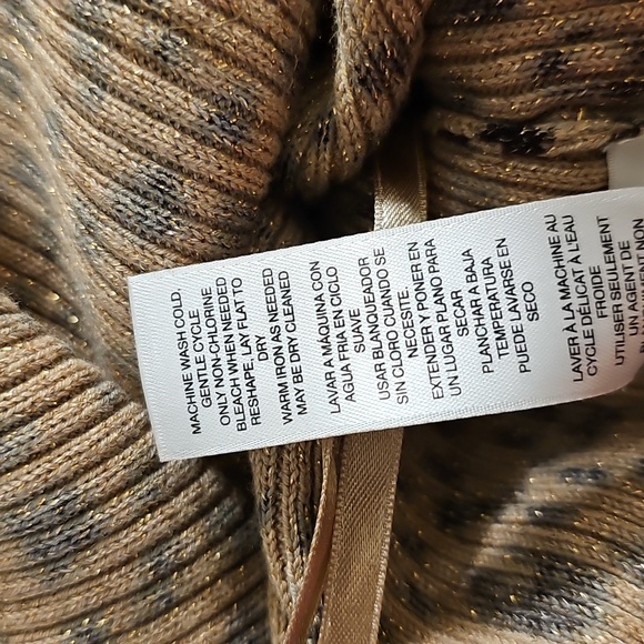 Chico's Size 0 (Size: XS) Leopard printed with Gold & Sequin Pullover Top NWT - Picture 15 of 16